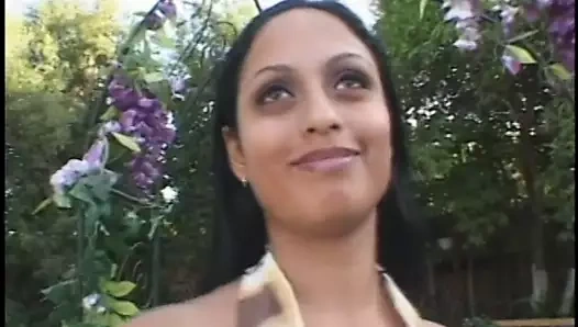 Adam verandada topuklu seksi sürtük matkaplar