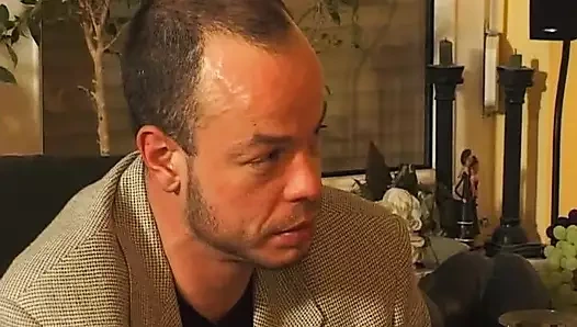 efendisi onu sert çıplak popo cezalandırır