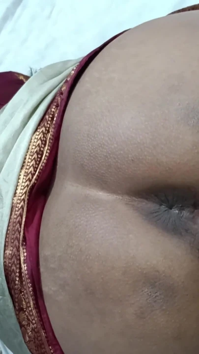 Захватывающий момент из "Vamika удовлетворил раком ее сводный брат"