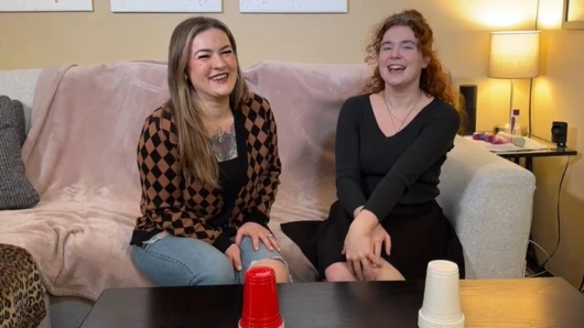 Her parti kupası oyununu flörtöz bir maceraya dönüştürüyorlar