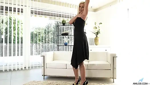 Bomba gibi sarışın