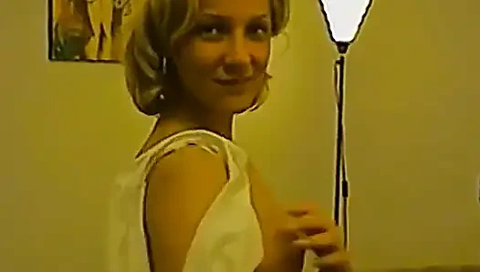 Yeni oyuncağıyla çıldırıyor