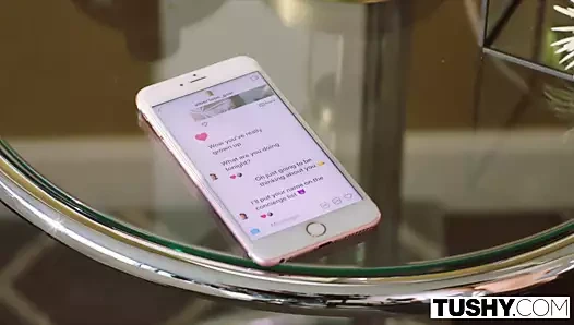 Tushy yaramaz genç, en iyi arkadaşının erkek kardeşi tarafından ağzı açık kaldı!