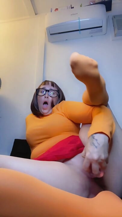 Velma'nın şişman kremsi amcığı Fred hakkında fanteziler kuruyor - pawg velma