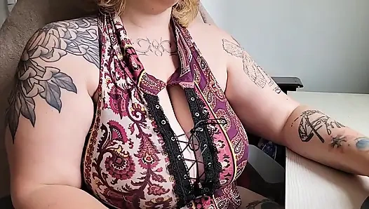 Ofis arkadaşı bakmana aldırmıyor