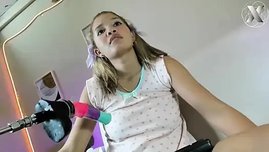 Dildo ve vibratörü aynı anda oynattım