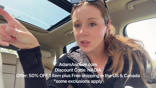 Arabamın arka koltuğunda pembe dildoyla mastürbasyon