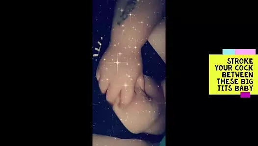 Biri sulu göğüslerimle oynuyor