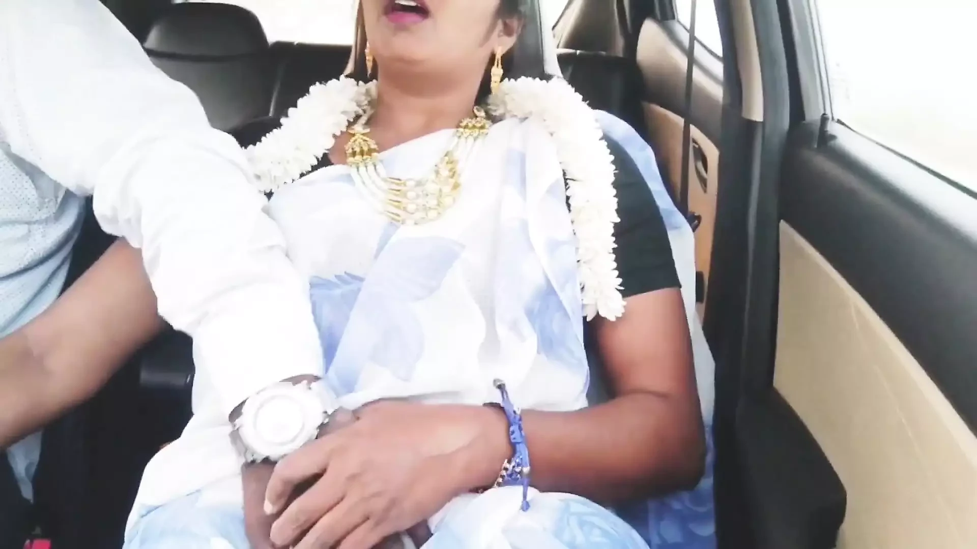 Indian Bhabi Car Sex. Beautiful Saree Housewife Try to Fucking with Stepson Car Drive.telugu Dirty Talks.