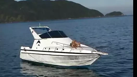 Açık tekne güverte büyük çük seks için bu uzun saçlı sarışın