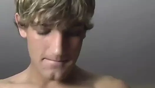 Yakışıklı twink tyler bradley doggystyle sert göt delinmiş