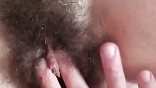 Je m'occupe du clito de Dana