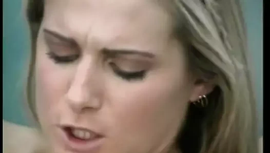 minyon sarışın ile harika göt sürmek horoz tarafından the jakuzi