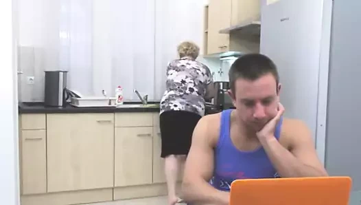 Ev yapımı tabu seks ile büyük anneanne ve oğlan lezbiyen yalama