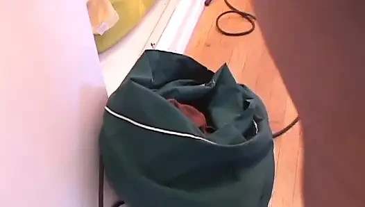 Büyük siyah yarak üzerinde seksi zenci tombul... ağzına boşalma