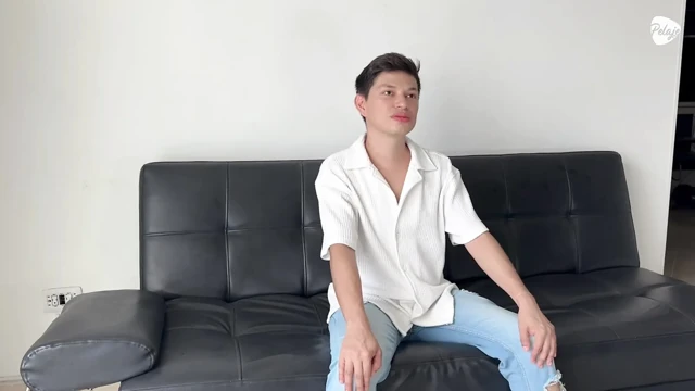İlk porno oyuncu seçmemde güzel götlü genç bir adamla sikişiyorum