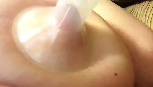 Göğüs pompası kaynaklı emzirme
