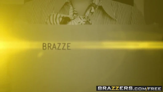Brazzers - işte büyük memeler - tüm paket sahnesi starri