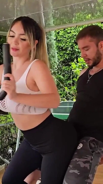 Büyük memeli sarışın öğrenci Tatiana Alvarez fitness eğitmeni Brian Evansx ile sikişiyor | Klip 1