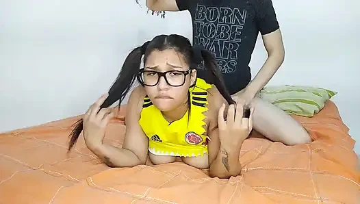 New York Abd'li 18 yaşındaki esmer büyük sarkık memeler üvey erkek kardeşinin büyük yarağını sikiyor le Hot