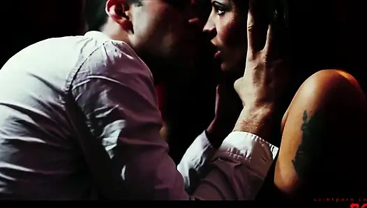 Michelle Moist ve Scarlett March ateşli kadınlarla korunmasız seksin tadını çıkarıyor