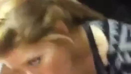 güzel sarışın verir inanılmaz oral seks