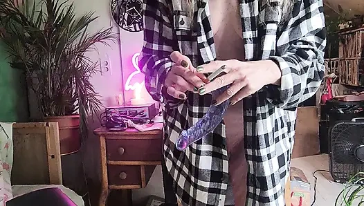 Goode Girl Sneaks Into Hubby's Ink Studio for JOI