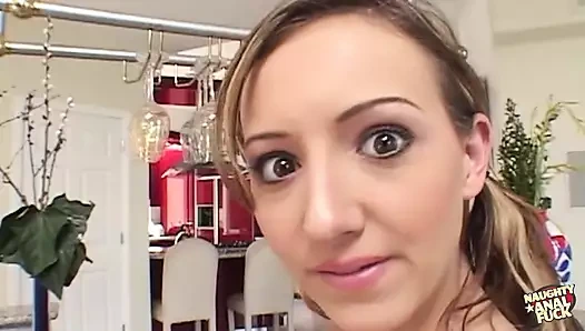 Yağlı masajı onu o kadar azdırdı ki iki yarağa ihtiyacı vardı