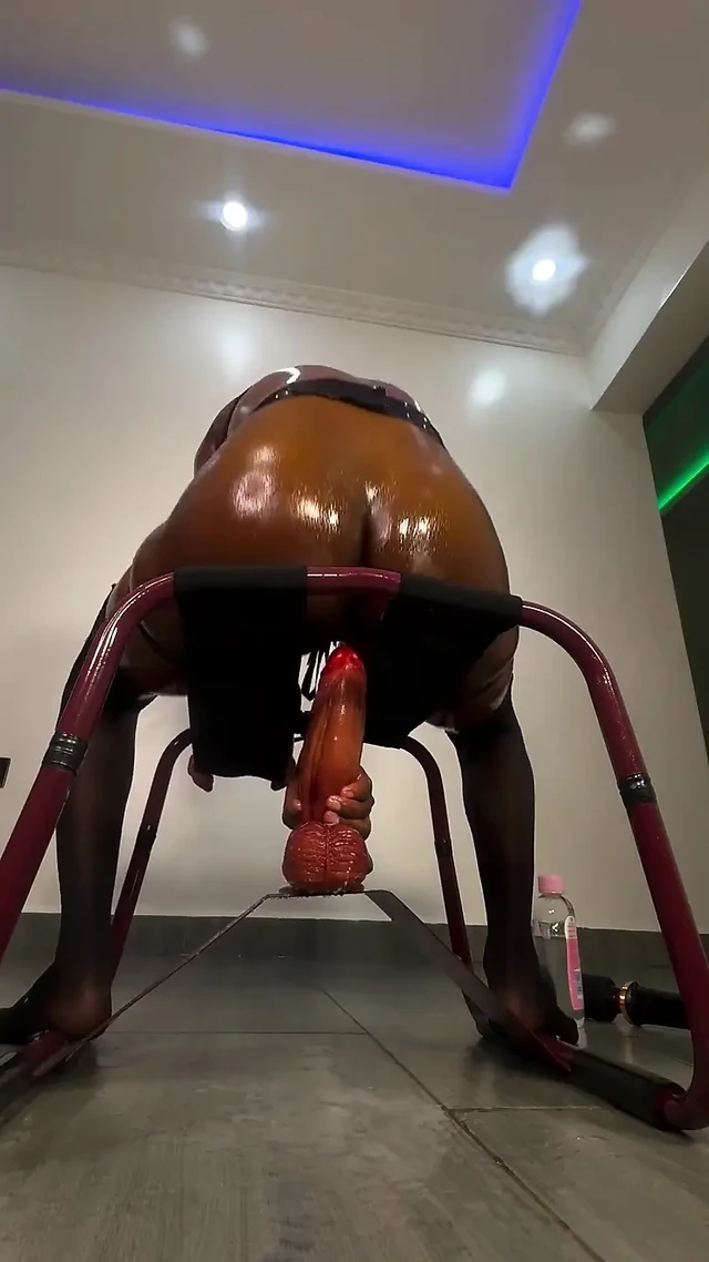 Огромная порция спермы внутри моей киски заставила меня сквиртовать так жестко