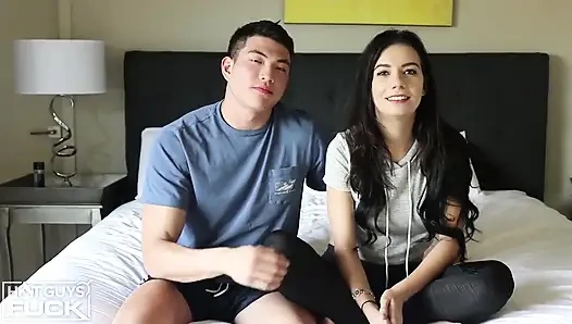 Asyalı pinoy delikanlı Sean Rachel Baddie'i sikiyor