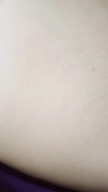 Эмоциональный момент из "Вечеринка закончилась групповом трахом между друзьями мужа и его женой"