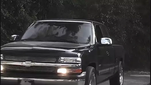 Lyla lei ham üçlü sonra yüzünde büyük bir yük alır