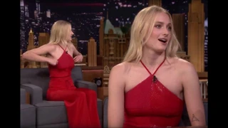Sophie Turner resimler ve giflerde seksi