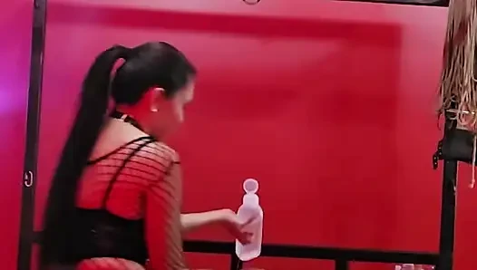 Dominafire köleyi sikiyor ve sopalıyor