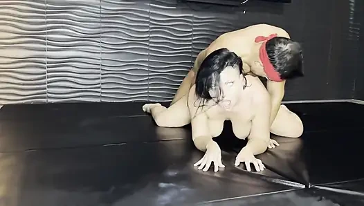 Nadia White ve Sam Stout Sexwrestle