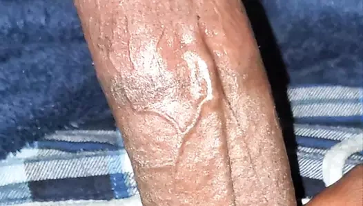 Boşalmak için dövüyor