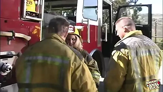 Latin erotik kendine hızlı bir şekilde ovuşturduktan sonra, Samantha South iki constricted tush'una sokuyor.