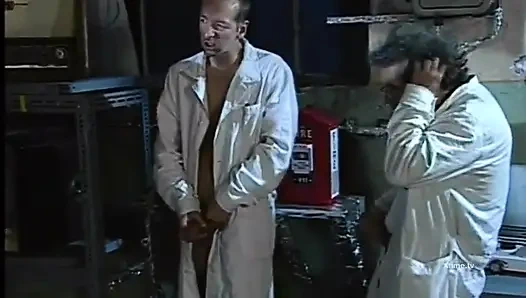 Göt deliğinde bir dildo yeterli olmadığında, işte yalamak için deneyimli bir dil geliyor!