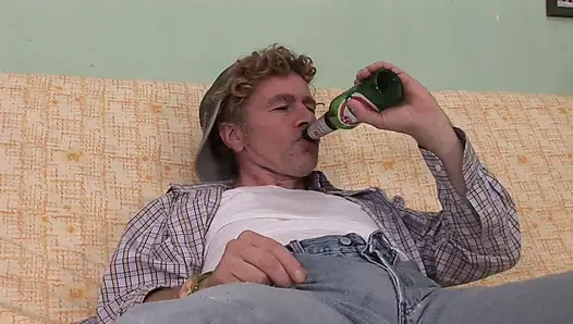 Ahlaksız üvey baba seksi üvey kızını cezalandırıyor