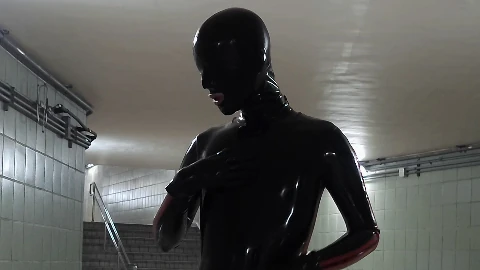 Достижение того, чтобы быть увиденным незнакомцами разблокированным ...