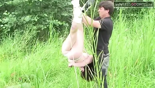 Горячую девушку связали в зарослях для жесткого траха позже