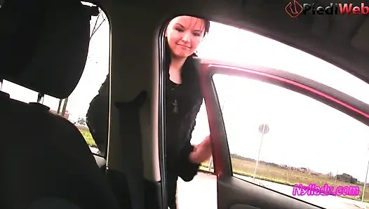 Nyllady'nin siyah bale dairelerinde ve çıplak sheer külotlu çorapla canlanması