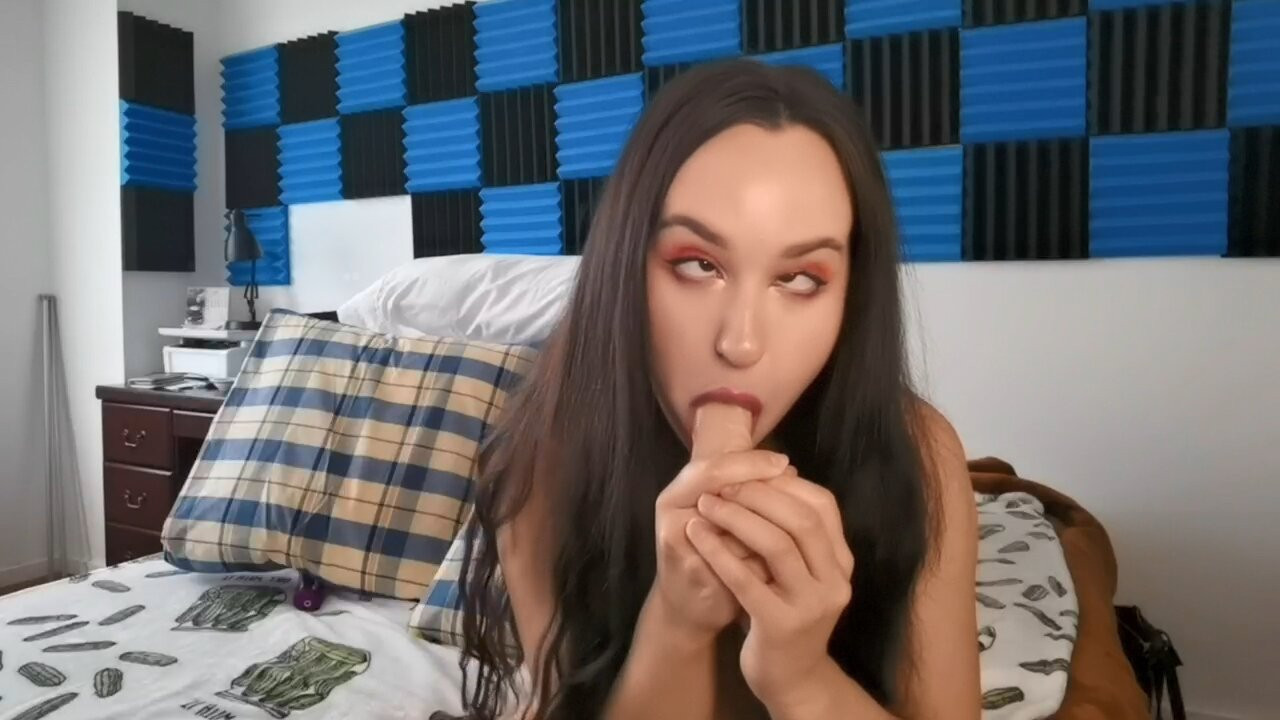 Şirin, zar zor yasal genç fiona konyak, hardcore derin boğaz becerilerini gösteriyor! gözler yapay penis üzerinde boğulma yuvarlanıyor!