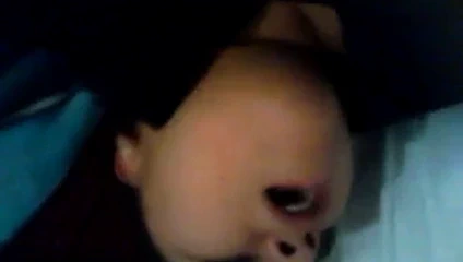 Bu sürtükler kedi peynir gibi kokuyor