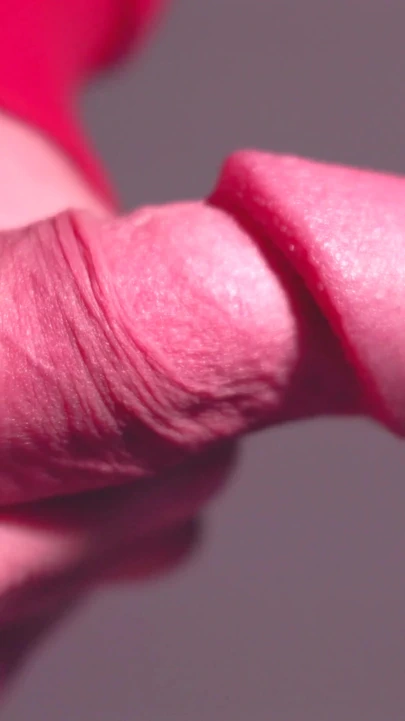 Yakın Plan - Twink Büyük Penisini Sıçratıyor