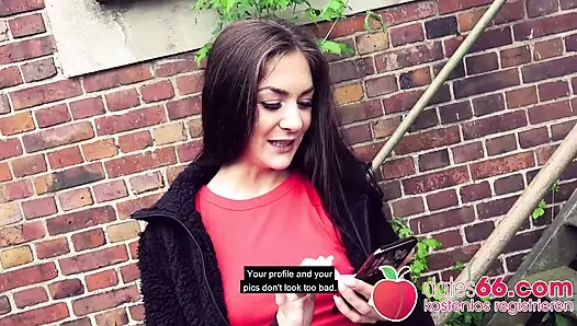 Halka açık araba sikici: ateşli esmer (26 yaşında)