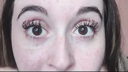 Sen edepsiz yarağına dokunurken bu tanrıça seni izliyor