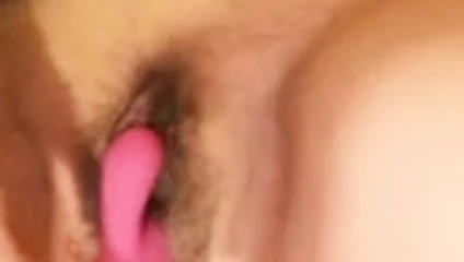 Comiendo juguetito nuevo