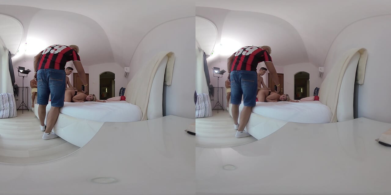 Lana'nın kötü saksoları, sanal gerçeklikte iki büyük yarağa tapıyor!