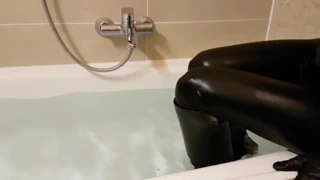 Versace yüksek topuklu deri çizmeler sırılsıklam